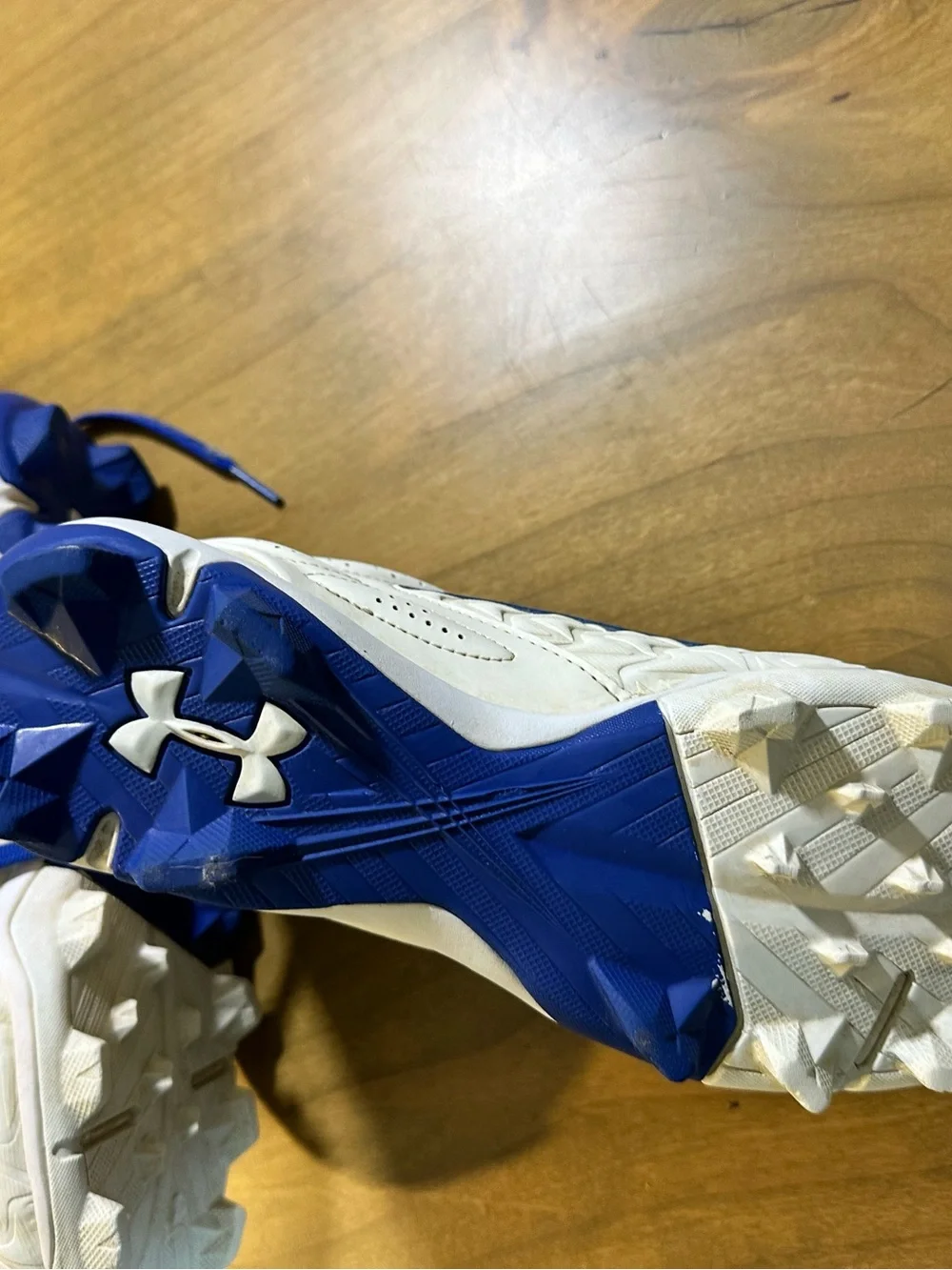 Under Armour Men’s 7 BSBL Mid Baseball Cleats Blue White Molded EUC